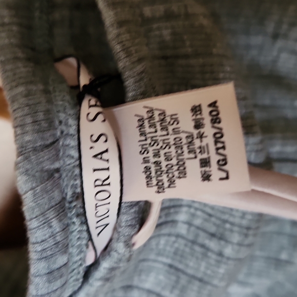 Victoria Secret Ribbed Ruffled Shorts - Picture 8 of 8